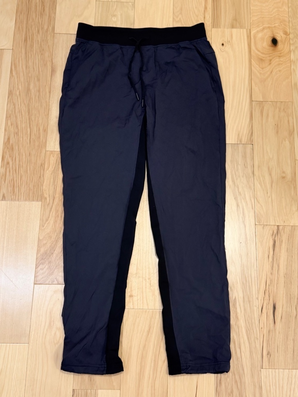 Lululemon Men’s Lightweight Twill Classic-Fit Pant